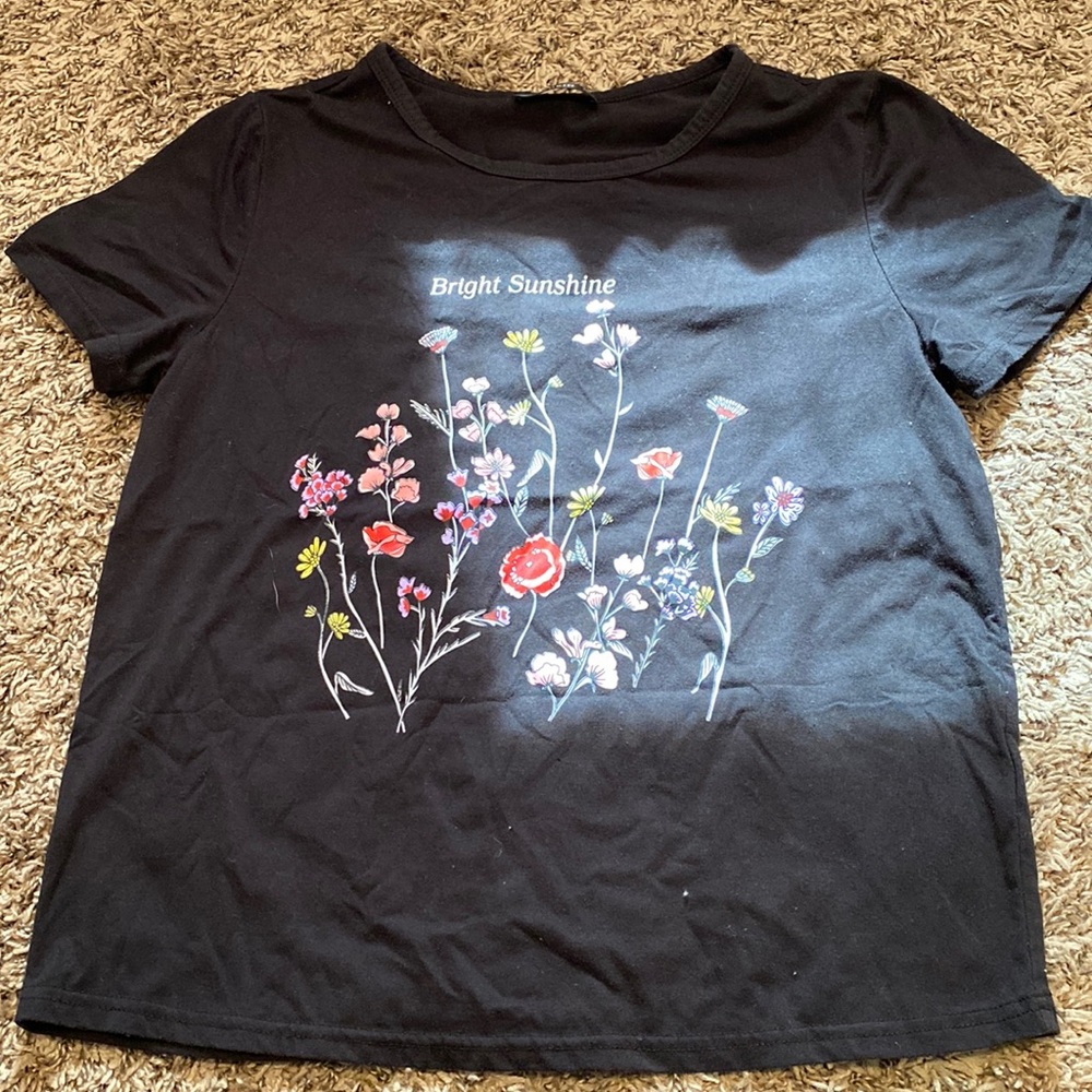 Cute graphic tee!